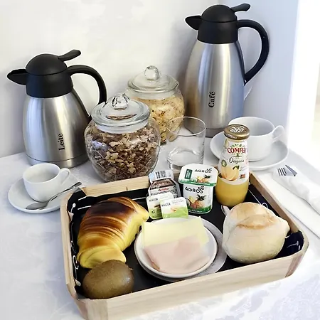 Elegancia & Carros Nocleg ze śniadaniem 4*