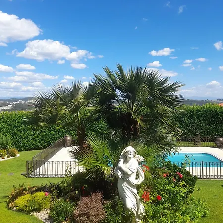 לינה וארוחת בוקר Elegancia & Carros Penamaior