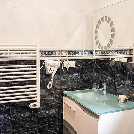 Bed & Breakfast Elegancia & Carros Penamaior