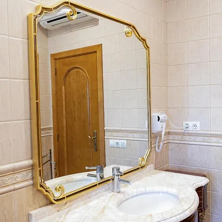 Bed & Breakfast Elegancia & Carros