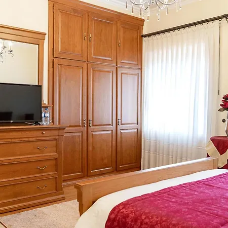 فندق مبيت وإفطار Elegancia & Carros 4*