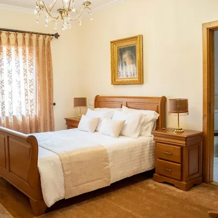 Elegancia & Carros לינה וארוחת בוקר Penamaior