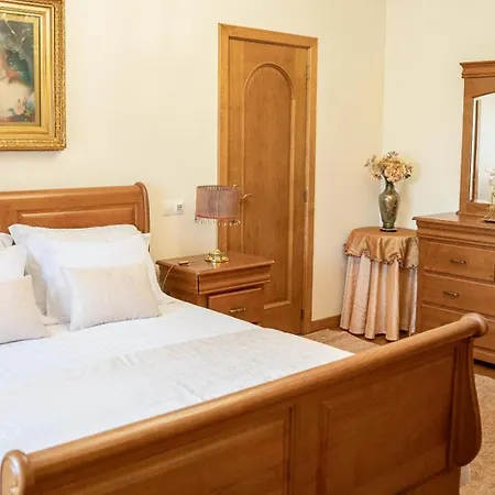 Elegancia & Carros לינה וארוחת בוקר Penamaior