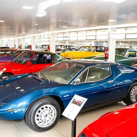 Elegancia & Carros לינה וארוחת בוקר