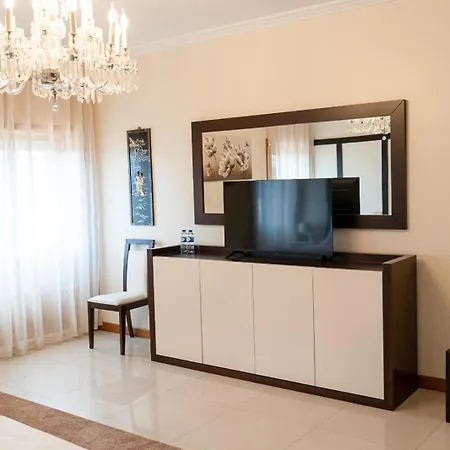 Bed & Breakfast Elegancia & Carros *