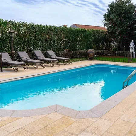 לינה וארוחת בוקר Elegancia & Carros Penamaior