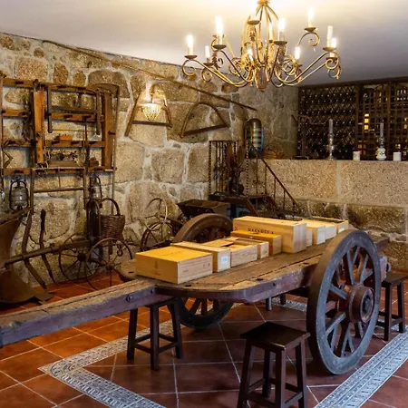 לינה וארוחת בוקר Elegancia & Carros Penamaior