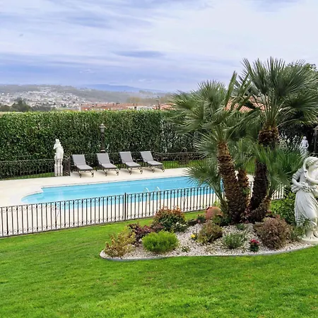 Elegancia & Carros Bed & Breakfast 4*