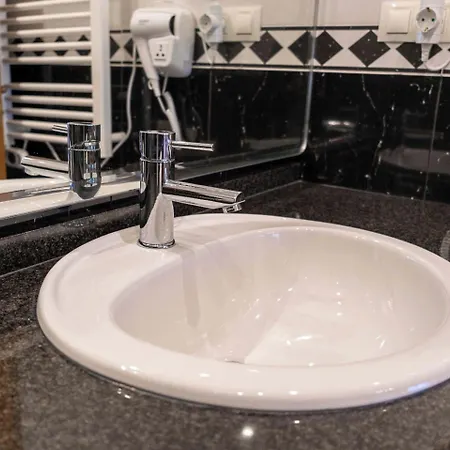 Bed & Breakfast Elegancia & Carros Penamaior