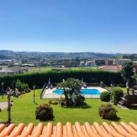 לינה וארוחת בוקר Elegancia & Carros Penamaior