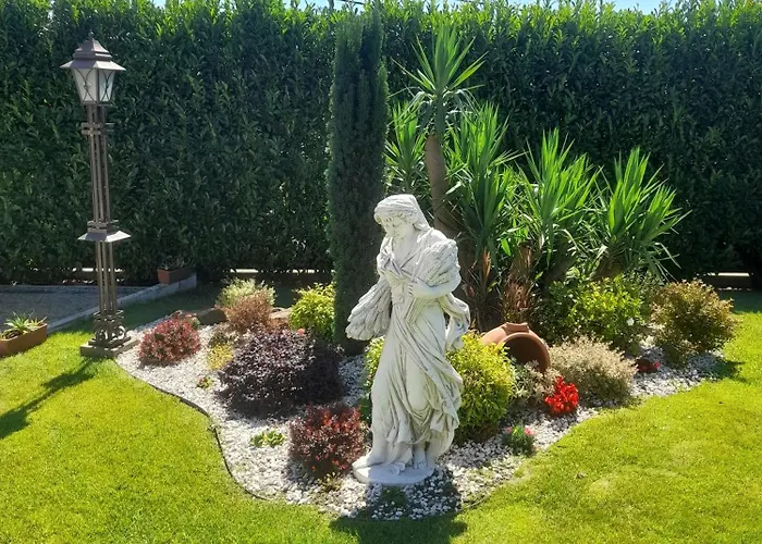 Elegancia & Carros Bed & Breakfast Penamaior