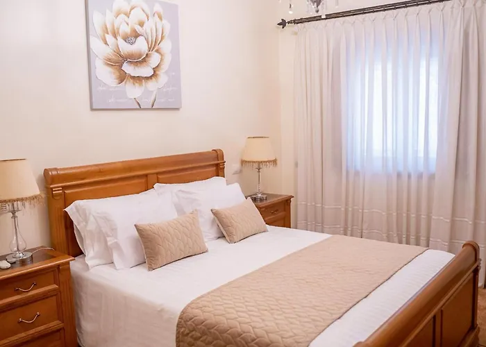 فندق مبيت وإفطار Elegancia & Carros 4*