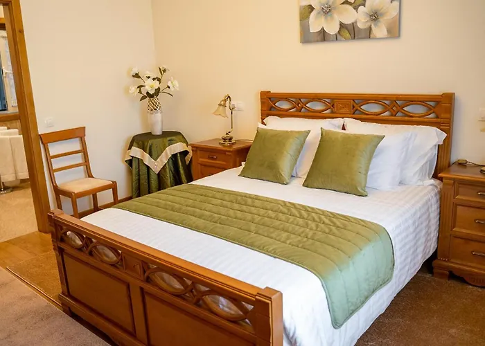 Elegancia & Carros Bed & Breakfast 4*