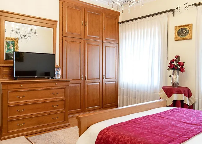 فندق مبيت وإفطار Elegancia & Carros 4*