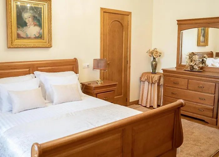 Elegancia & Carros Bed & Breakfast Penamaior