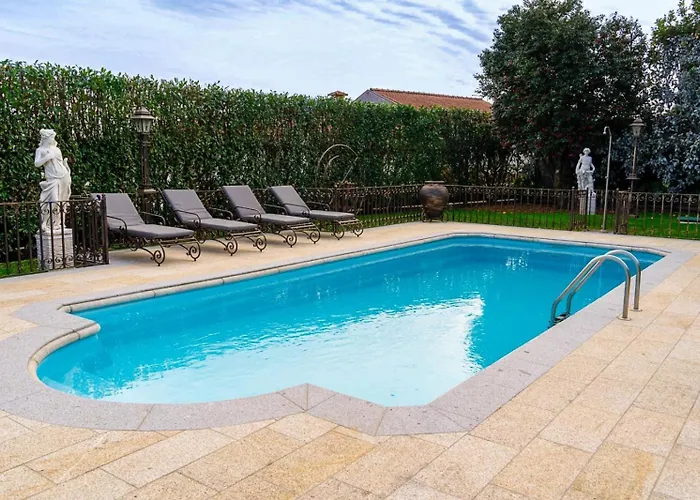 Bed & Breakfast Elegancia & Carros Penamaior