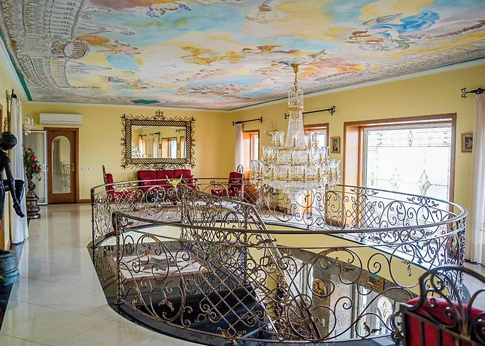 Elegancia & Carros Bed & Breakfast Penamaior