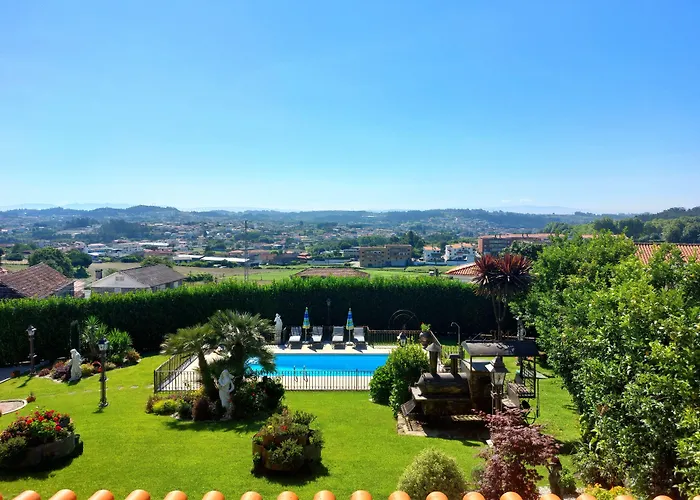 Elegancia & Carros Bed & Breakfast 4*