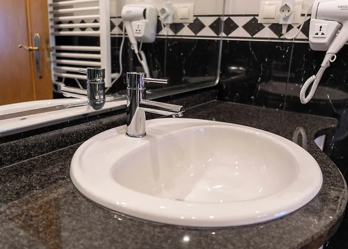 Bed & Breakfast Elegancia & Carros Penamaior